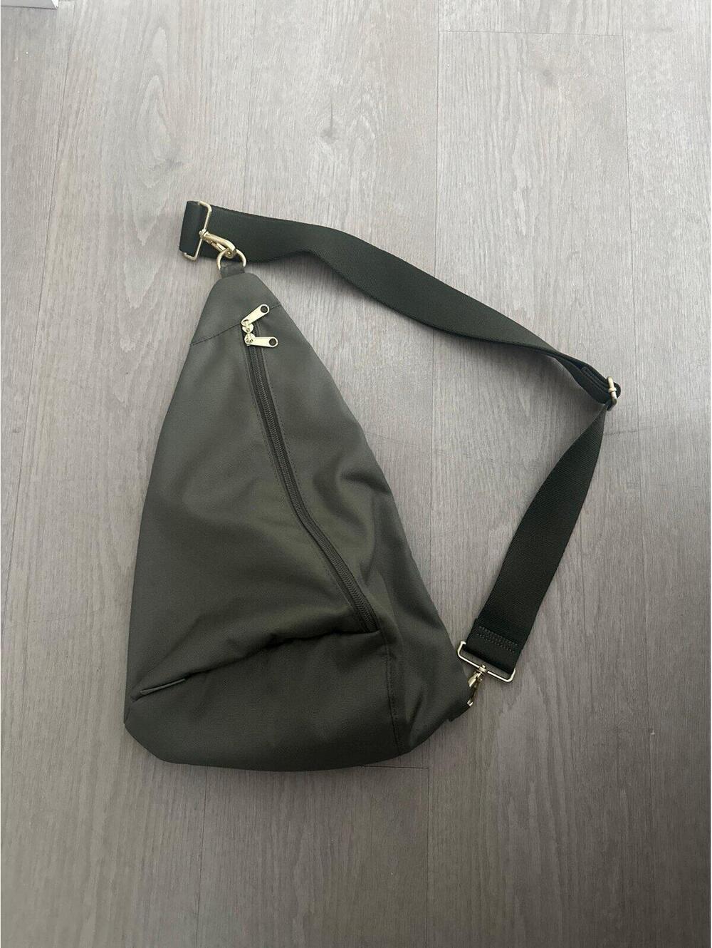Canvelle Contour Sling Bag - Picture 4 of 5
